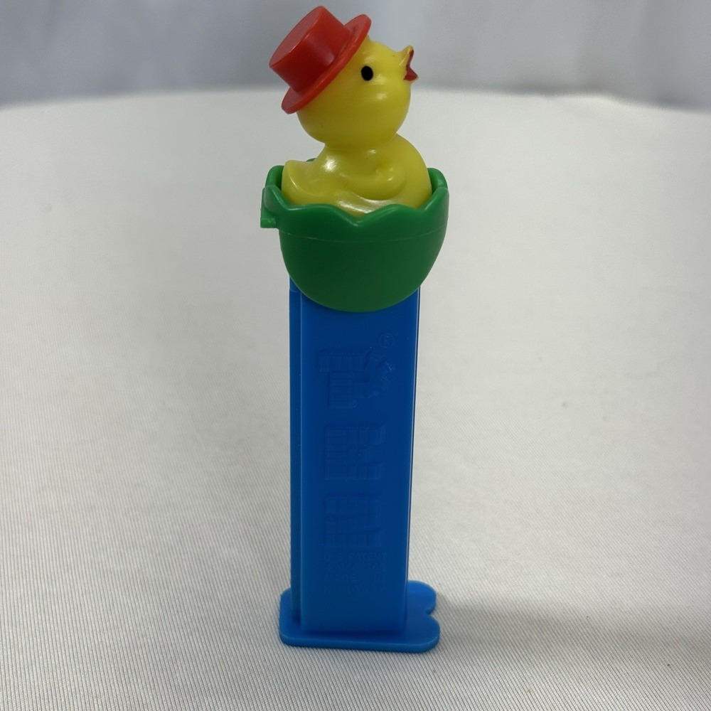 Pez Despenser Chick In Green Egg W/ Red Hat Footed Blue Vintage - Picture 3 of 6